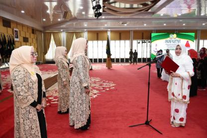  Pelantikan Majelis Ta’lim Muslimah Az-Zahra Sumut, Nawal Lubis Ingatkan Soal Konsistensi Menggapai Ridho Allah